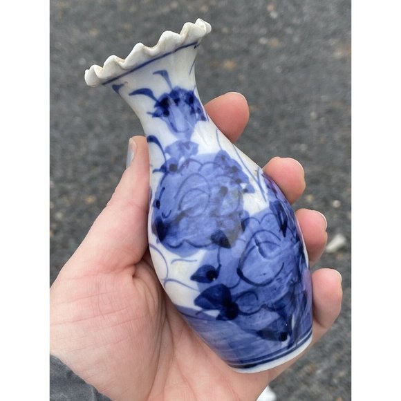 Antique Japanese Porcelain Hand Painted Blue White Ruffle Rimmed Vase Meiji 19th - Picture 5 of 14